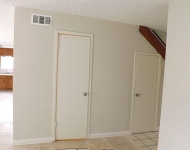 501 S Holmes Street - Photo Thumbnail 9