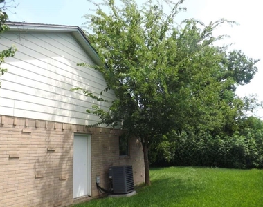 501 S Holmes Street - Photo Thumbnail 3
