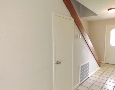 501 S Holmes Street - Photo Thumbnail 10