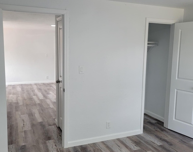 4525 Weaver - Photo Thumbnail 18