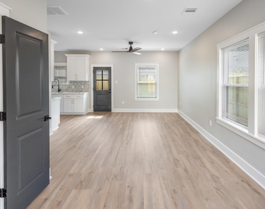 5036 Mallow Street - Photo Thumbnail 9