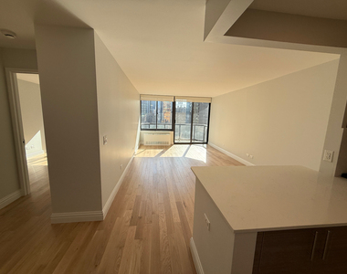 West 48th Street - Photo Thumbnail 1