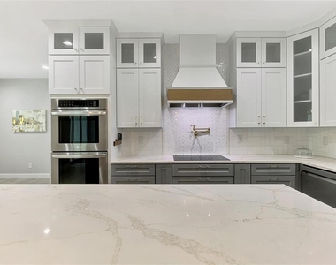 2129 Lorraine Drive - Photo Thumbnail 13