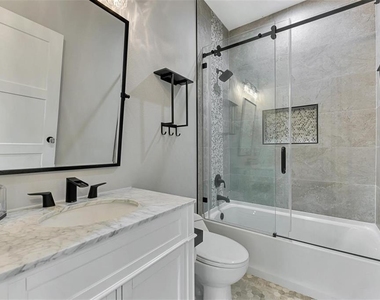 2129 Lorraine Drive - Photo Thumbnail 24
