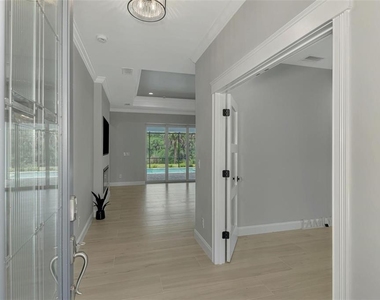 2129 Lorraine Drive - Photo Thumbnail 5