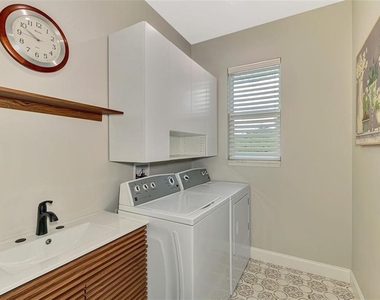 2129 Lorraine Drive - Photo Thumbnail 43