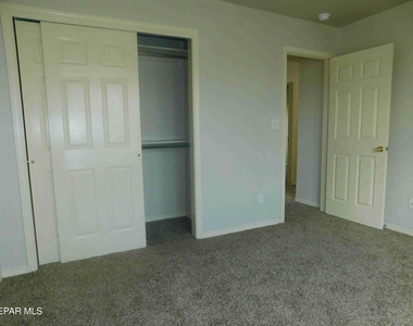 10021 Railroad Drive - Photo Thumbnail 17