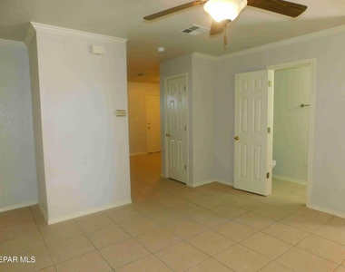 10021 Railroad Drive - Photo Thumbnail 3