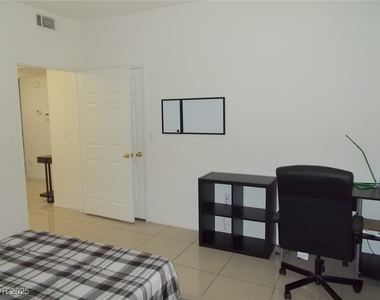 855 N Stephanie Street - Photo Thumbnail 16