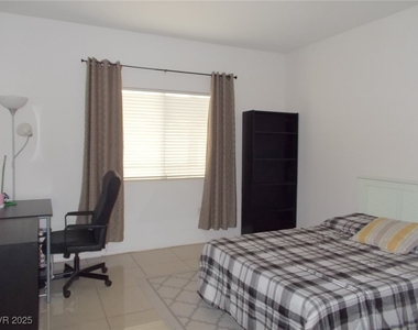 855 N Stephanie Street - Photo Thumbnail 15