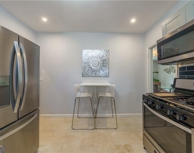 1920 W Forrest Avenue - Photo Thumbnail 13