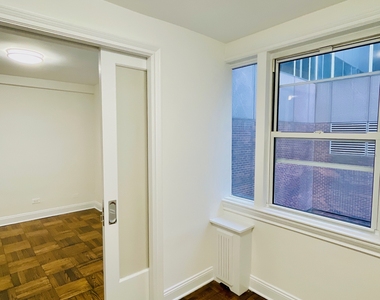 E 55th St and 3rd Avenue - Photo Thumbnail 1