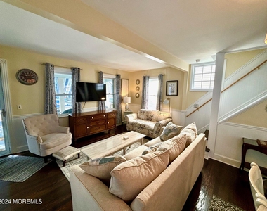 87 Embury Avenue - Photo Thumbnail 8