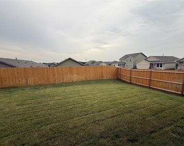 835 Ginkgo Way - Photo Thumbnail 4