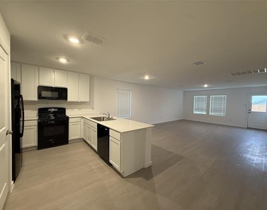 835 Ginkgo Way - Photo Thumbnail 3