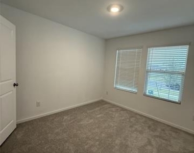 835 Ginkgo Way - Photo Thumbnail 7