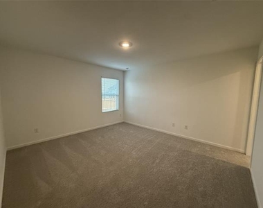 835 Ginkgo Way - Photo Thumbnail 5