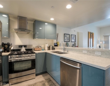 4461 Tujunga Avenue - Photo Thumbnail 7