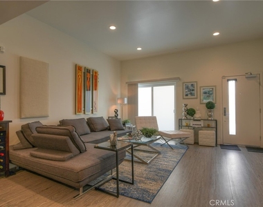 4461 Tujunga Avenue - Photo Thumbnail 5