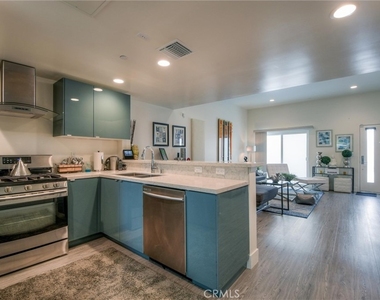 4461 Tujunga Avenue - Photo Thumbnail 6