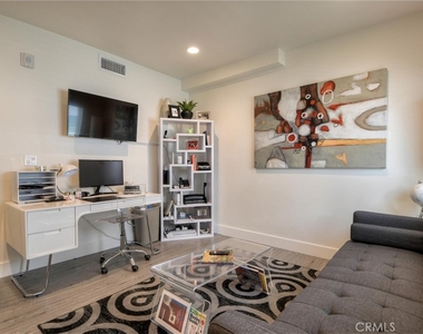 4461 Tujunga Avenue - Photo Thumbnail 11