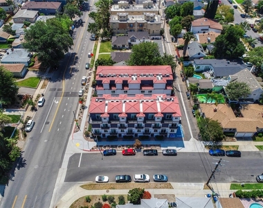 4461 Tujunga Avenue - Photo Thumbnail 23