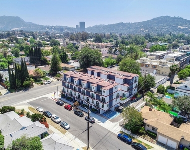 4461 Tujunga Avenue - Photo Thumbnail 22