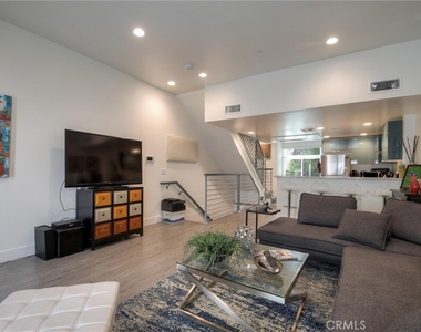 4461 Tujunga Avenue - Photo Thumbnail 4