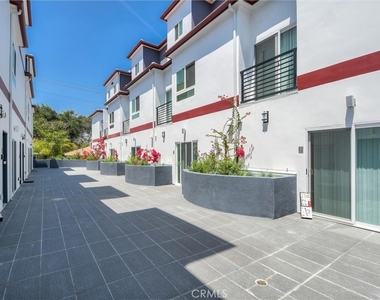 4461 Tujunga Avenue - Photo Thumbnail 2