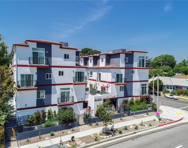 4461 Tujunga Avenue - Photo Thumbnail 18