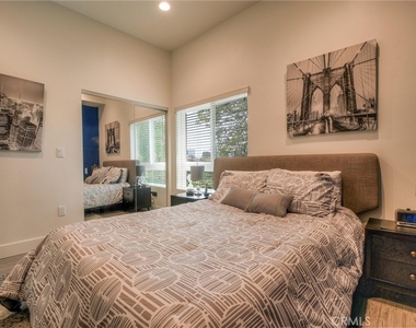 4461 Tujunga Avenue - Photo Thumbnail 13