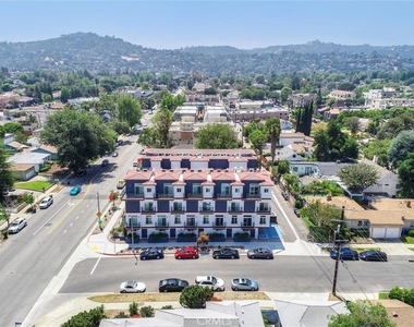 4461 Tujunga Avenue - Photo Thumbnail 21