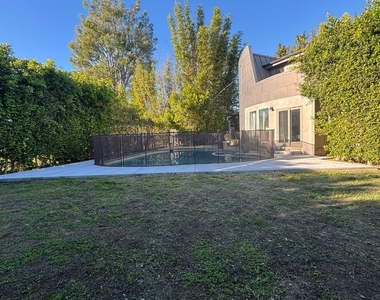 9625 Oak Pass Road - Photo Thumbnail 29
