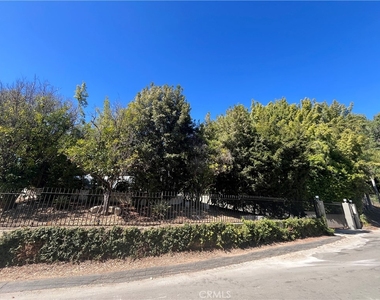 9625 Oak Pass Road - Photo Thumbnail 24