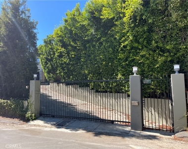 9625 Oak Pass Road - Photo Thumbnail 23