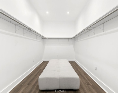 9625 Oak Pass Road - Photo Thumbnail 8