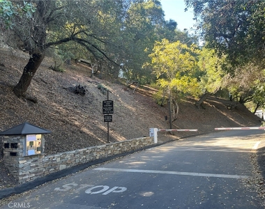 9625 Oak Pass Road - Photo Thumbnail 26