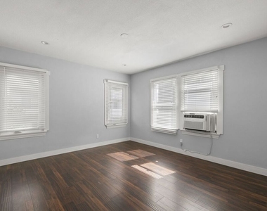 1754 N La Brea Avenue - Photo Thumbnail 15