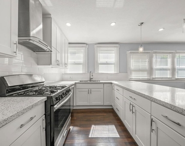 1754 N La Brea Avenue - Photo Thumbnail 6