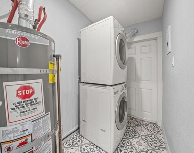 1754 N La Brea Avenue - Photo Thumbnail 19
