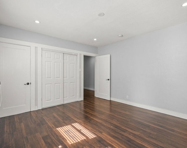 1754 N La Brea Avenue - Photo Thumbnail 17