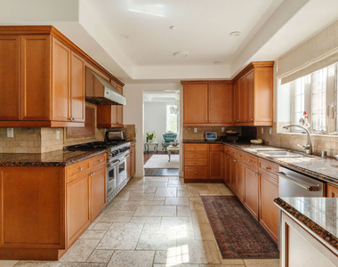 1835 Pandora Avenue - Photo Thumbnail 12