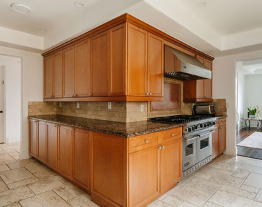1835 Pandora Avenue - Photo Thumbnail 16