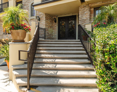 1835 Pandora Avenue - Photo Thumbnail 3
