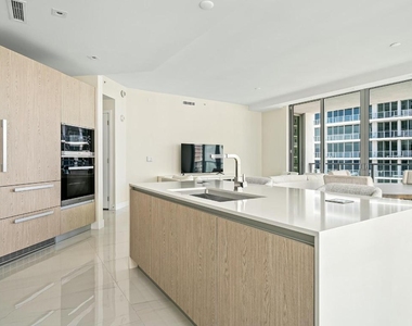 3100 N Ocean Drive - Photo Thumbnail 6