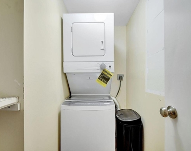 318 Oak Harbour Drive - Photo Thumbnail 22