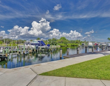 318 Oak Harbour Drive - Photo Thumbnail 44