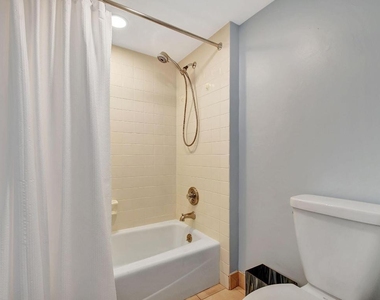 318 Oak Harbour Drive - Photo Thumbnail 21