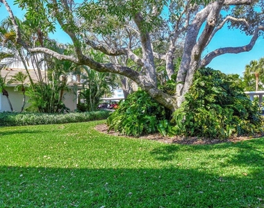 318 Oak Harbour Drive - Photo Thumbnail 23