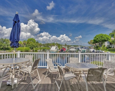 318 Oak Harbour Drive - Photo Thumbnail 40